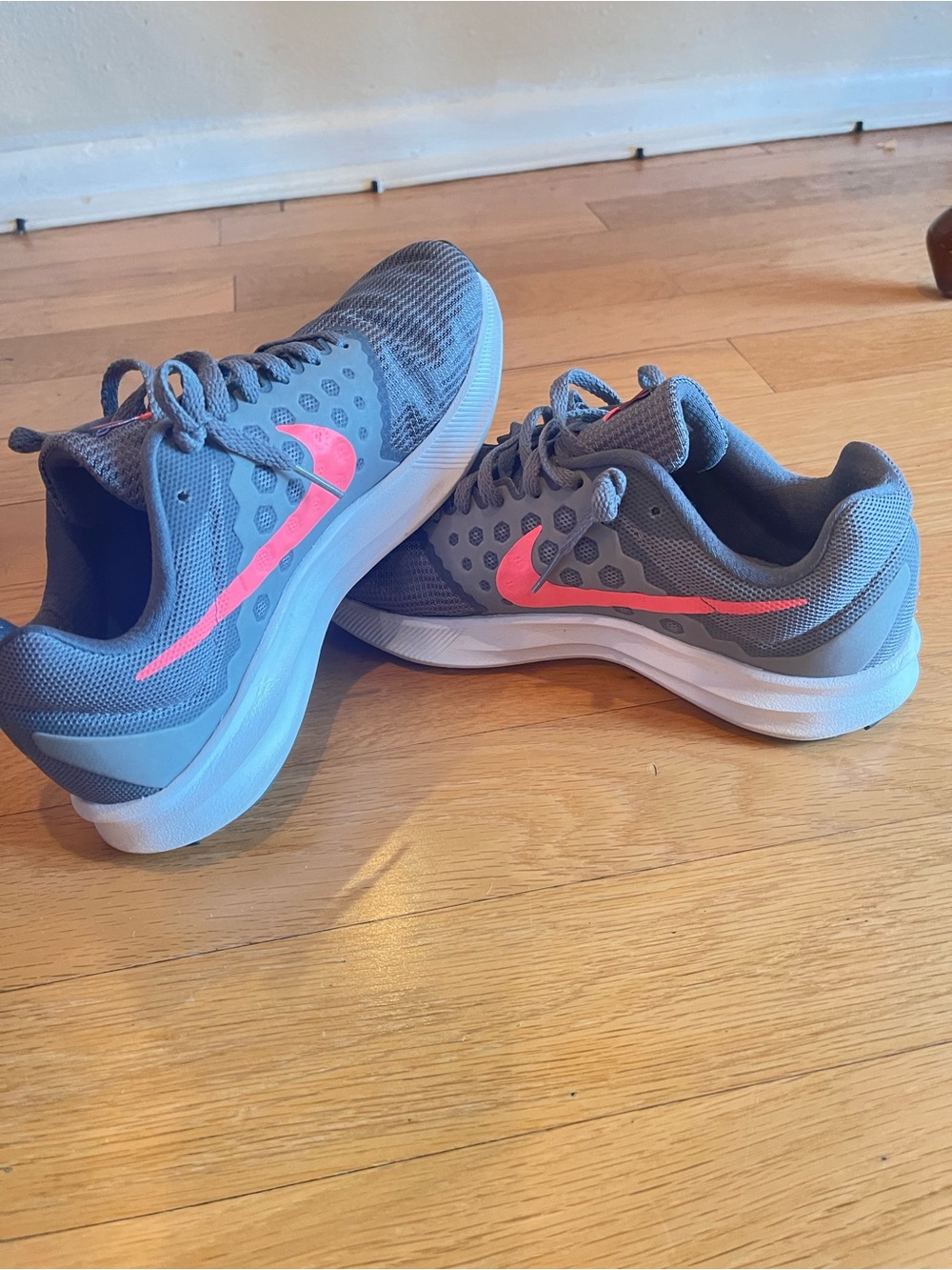 Nike men’s Gray Athletic Sneakers size 8W
